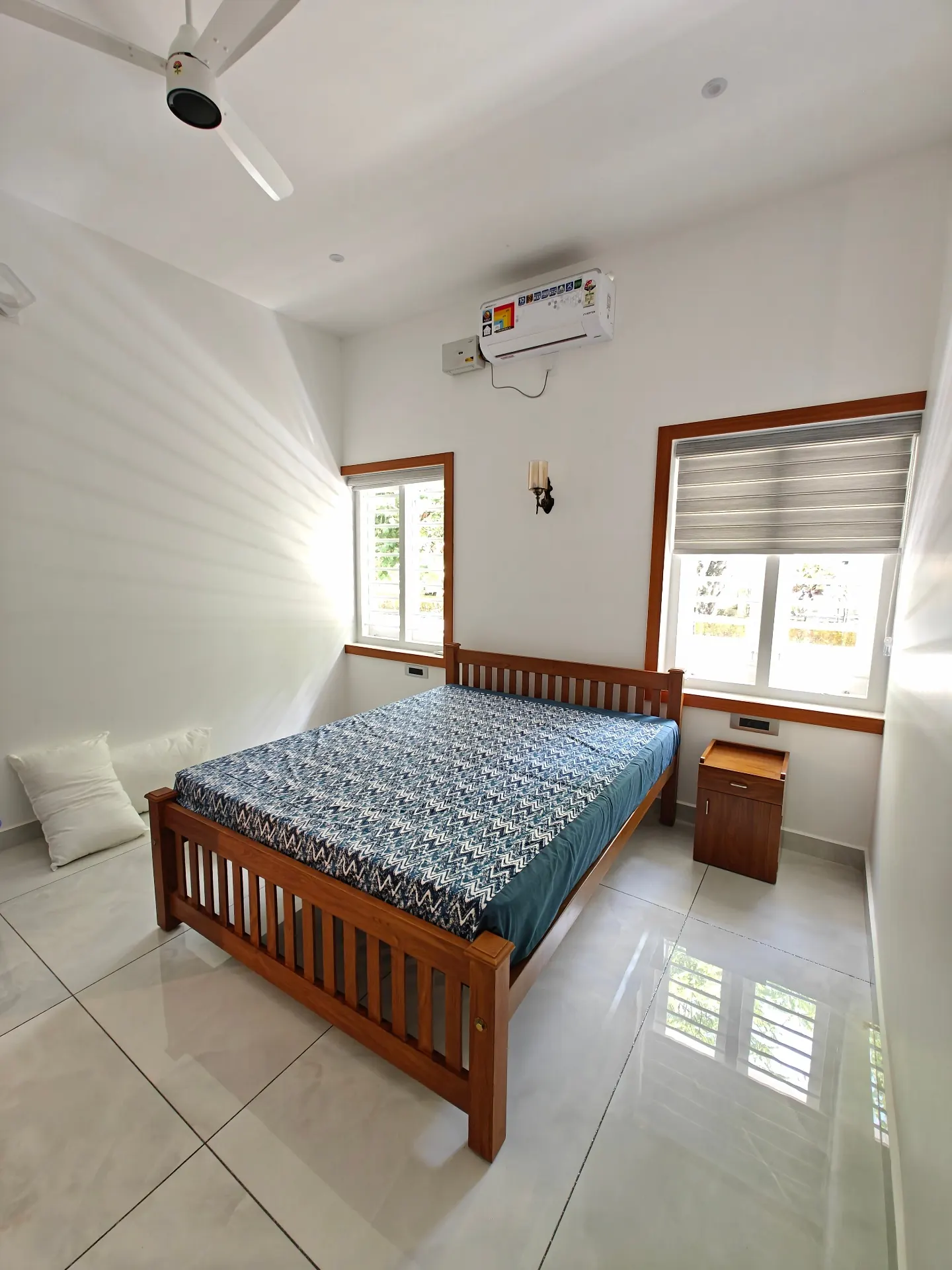 Slatted Teak Cot — solid Teak